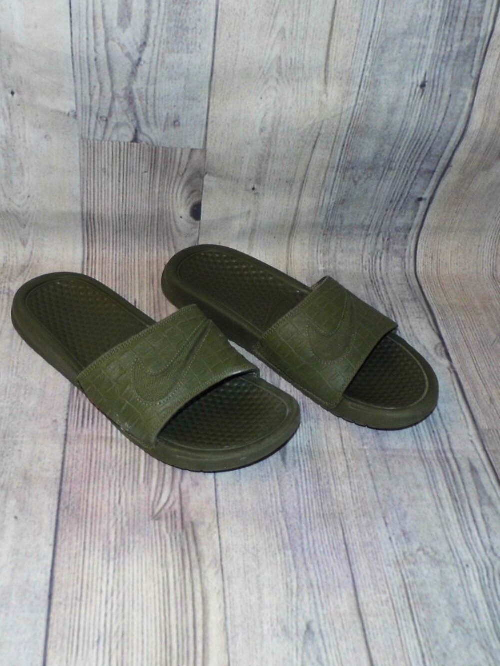 NIKE Benassi JDI SE Olive Slide Sandals Womens Size 8